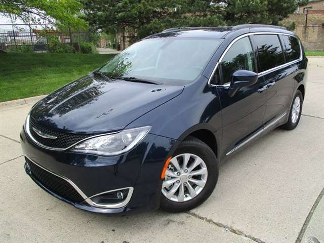 2017 Chrysler Pacifica Touring-L 4dr Mini-Van